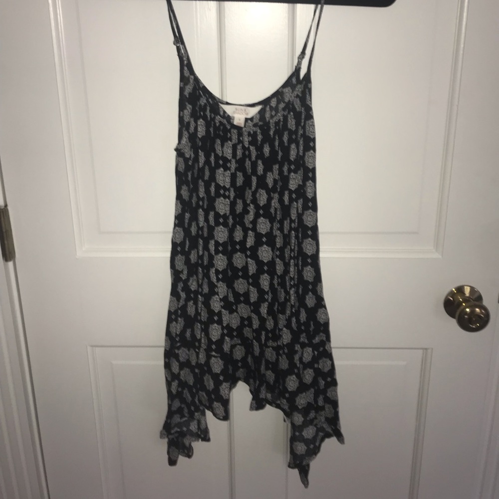 Black sun and shadow tank